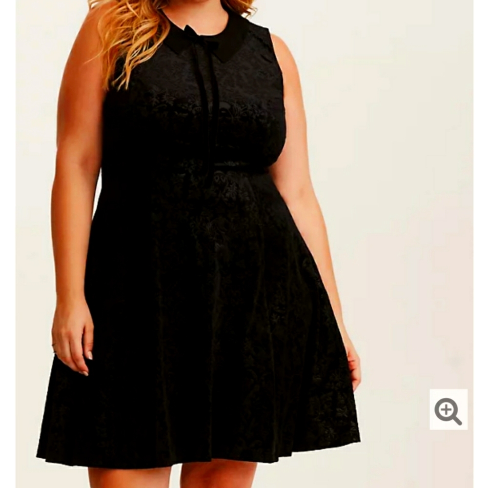 Disney villains dress. Black Peter pan collar